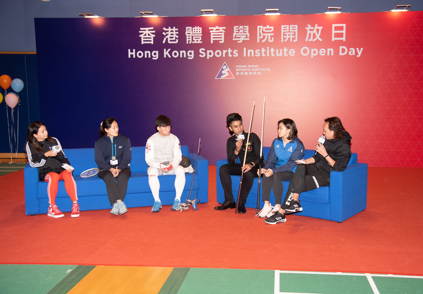 <p>In the “Meet the Athletes” session, (from left) Tse Ying-suet (Badminton), Ng Lok-wang (Fencing), Robbie Capito (Billiard Sports), and Chan Kin-lok (Swimming) shared their life as an elite athlete.</p>
